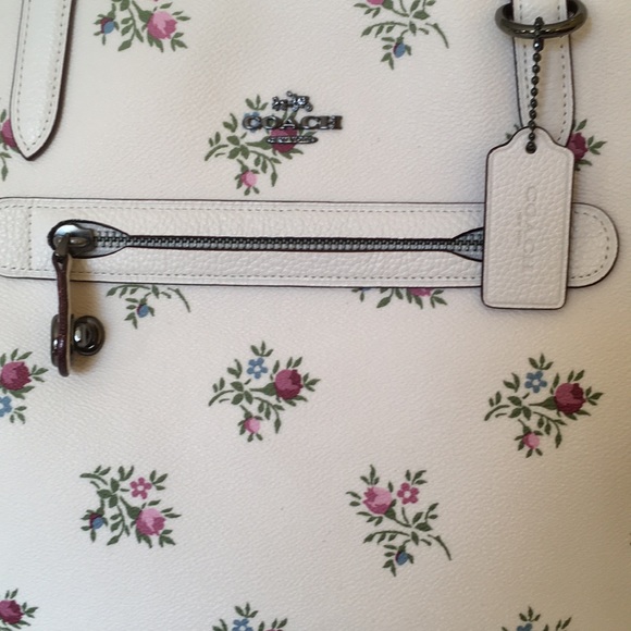 🌹SOLD! Coach shoulder bag, new with tag! - Picture 2 of 5